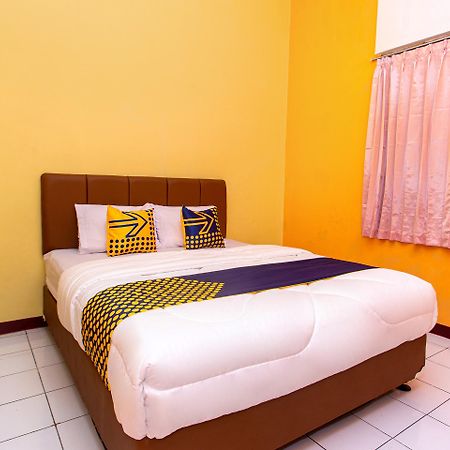 Spot On 2697 Homy House Hotel Semarang Exterior foto