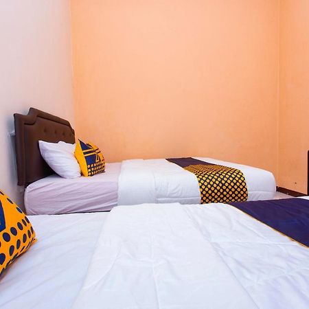 Spot On 2697 Homy House Hotel Semarang Exterior foto
