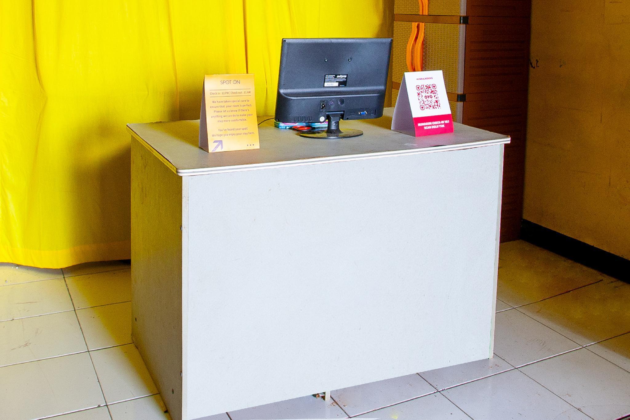 Spot On 2697 Homy House Hotel Semarang Exterior foto