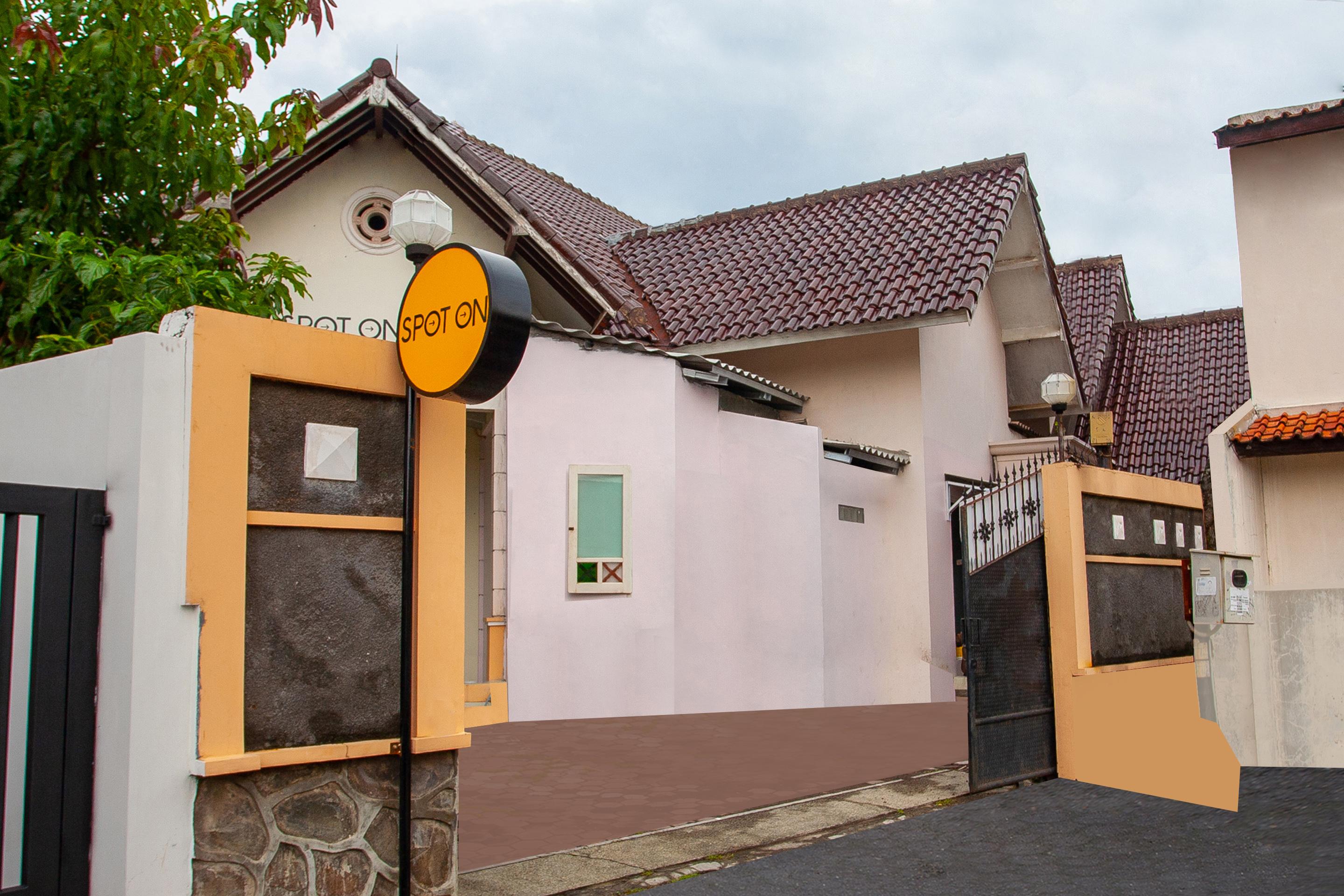 Spot On 2697 Homy House Hotel Semarang Exterior foto