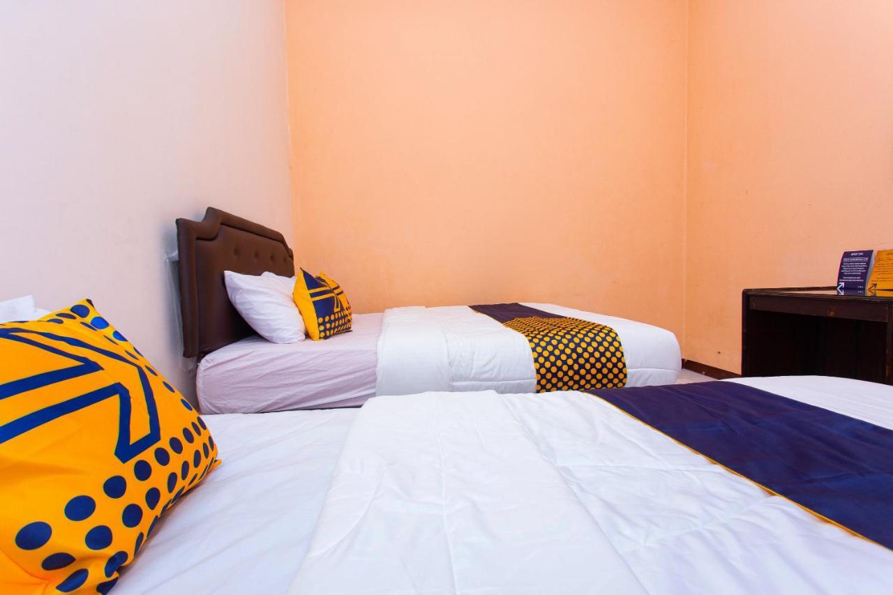 Spot On 2697 Homy House Hotel Semarang Exterior foto