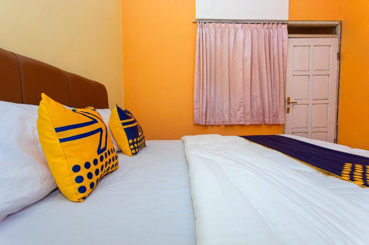 Spot On 2697 Homy House Hotel Semarang Exterior foto